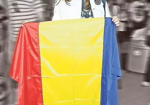 Elevă din Covasna ameninţată cu moartea pentru că a purtat o bentiţă tricoloră la şcoală