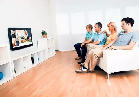 Românii, fruntaşii Europei la consumul TV. Află cât timp petrec în faţa televizorului!