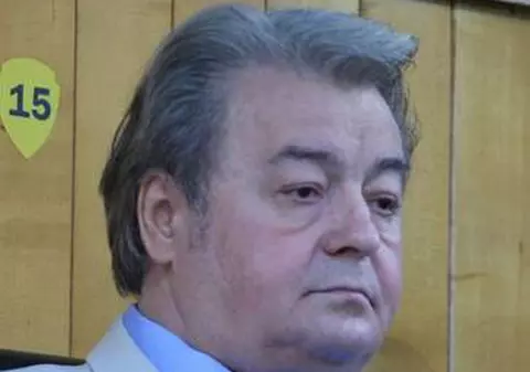 Corneliu Vadim Tudor, externat din spital. Politicianul se simte bine, dar o perioadă nu mai apare la tv