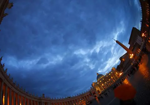 SE ALEGE UN NOU PAPĂ. Cardinalul care divulgă secretele conclavului, excomunicat pe loc