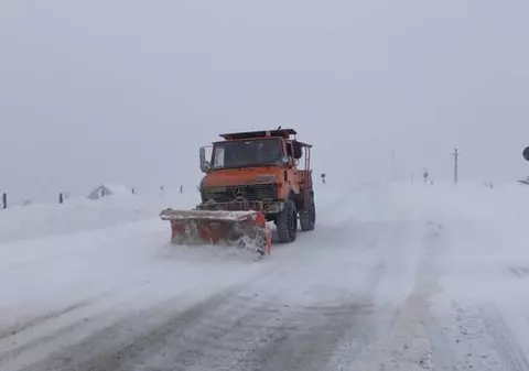 Vezi lista drumurilor afectate de ninsori și viscol