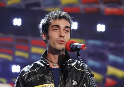 A venit cu o sticlă de vodcă pe scenă, dar dansul lui a făcut ISTORIE la ”Românii au talent”!