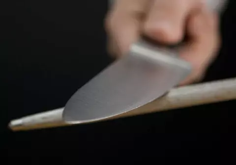 Codlea: O tânără de 29 de ani a fost înjunghiată de un bărbat pe stradă