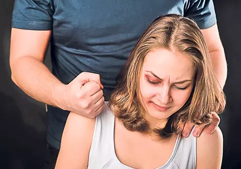 Dacă îţi baţi soţia, rişti să fii dat afară din casă!