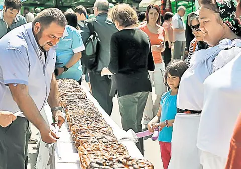 Au copt cea mai lungă pască din România: 15 metri!