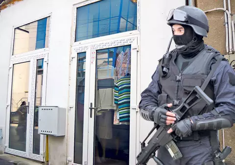 Libanezi suspectaţi de legături cu Hezbollah au vrut să aducă mitraliere în România