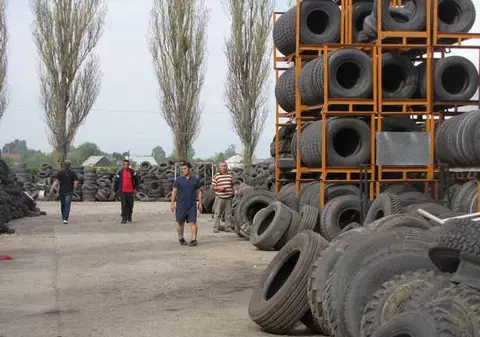 Un bărbat a murit în urma exploziei unui cauciuc