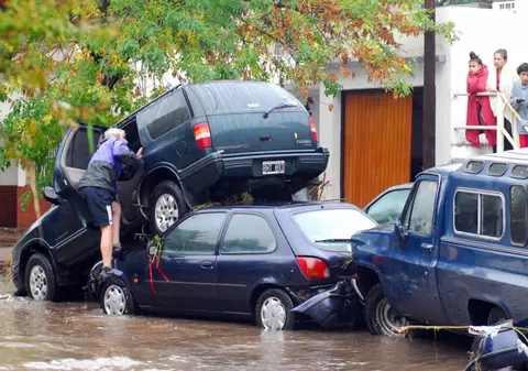 Tragedie în Argentina! Zeci de oameni au murit în urma inundațiilor care au lovit țara - FOTO