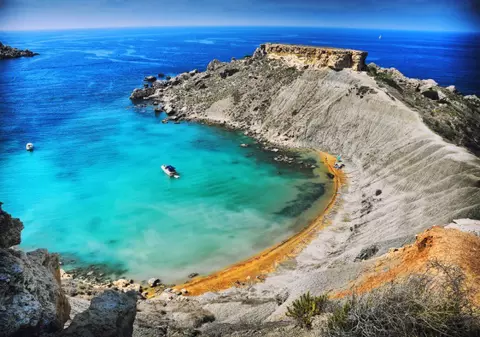 Gnejna Bay – raiul petrecerilor din Malta