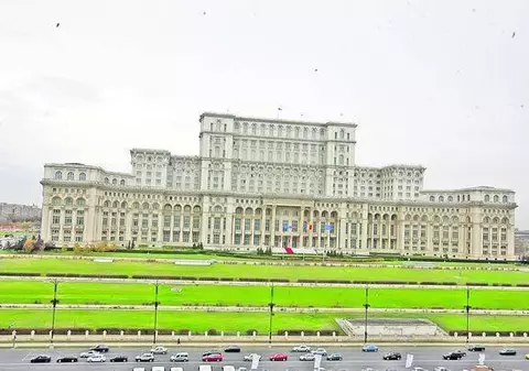 Nici la bancuri nu râzi așa! Schimbarea Constituției le-a aprins imaginația românilor