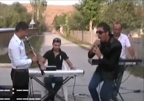 L-a parodiat și i-a trimis provocarea direct de pe uliță! El este noul rival al lui Florin Salam?  | VIDEO