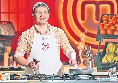 MasterChef | El e bucătarul care mulge oile şi vinde lapte la piaţă