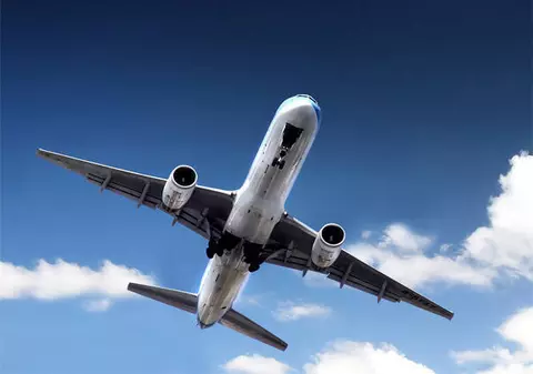 Plăteşti cât cântăreşti | Tarife la avion în funcţie de greutatea pasagerului