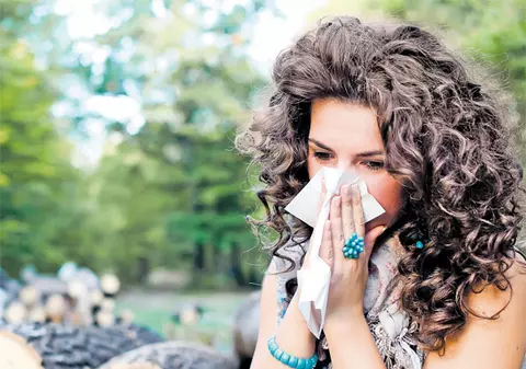 Vine sezonul alergiei la polen • Netratată, această afecţiune poate duce la astm • Ia-ţi măsuri ca să nu ai de-a face cu ea