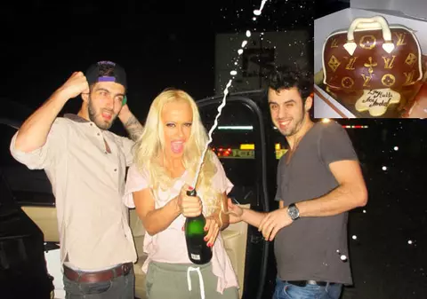 Anda Adam a primit de ziua ei O GEANTĂ din care a REUȘIT SĂ și MĂNÂNCE!