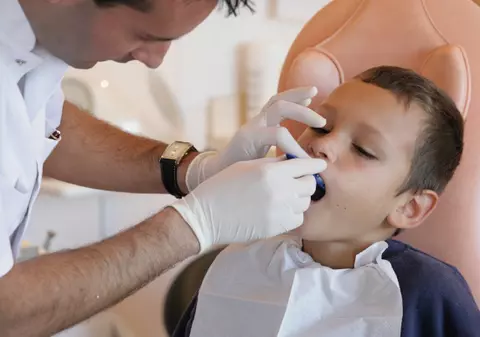 Nu mai sunt bani pentru asistenţa medicală stomatologică. Copii nu mai beneficiază de tratamente stomatologice gratuite