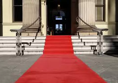 O nouă gală muzicală invită artiştii pe covorul roşu, la Mamaia