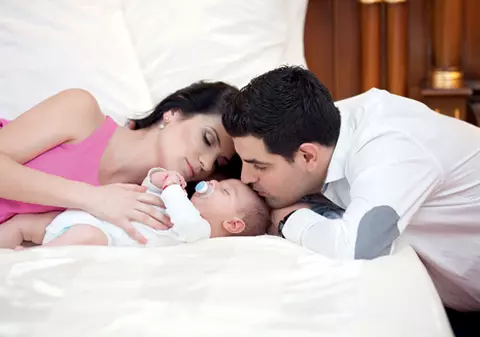 Primele fotografii cu băieţelul lui Ellie White