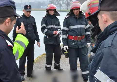 Bărbat găsit mort pe malul unul lac în Constanţa