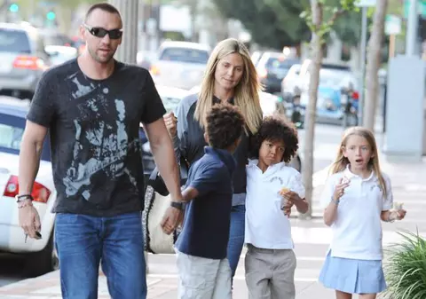 Uite cum arată Heidi Klum  nemachiată! Ai recunoaște-o dacă ar trece pe lângă tine? FOTO