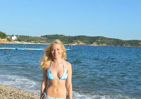 Laura Cosoi: "Prefer să fiu mai "defectă", decât din plastic"