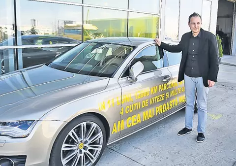 Antireclamă pe bolidul de lux | Un craiovean a ales un mod inedit ca să-şi exprime nemulţumirea faţă de automobilul nou care se defectează mereu