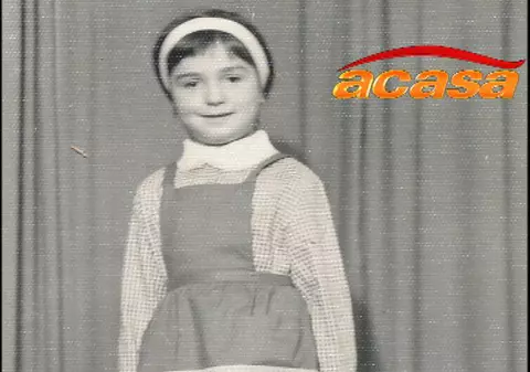 Așa arăta în copilărie una dintre adevăratele vedete autohtone. O recunoști? | FOTO