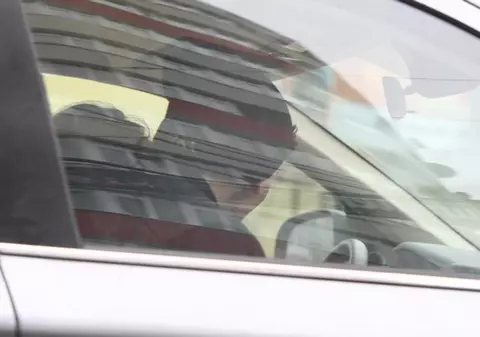 Recunoşti bărbatul cu care a fost surprinsă Nicoleta Luciu în maşină | FOTO