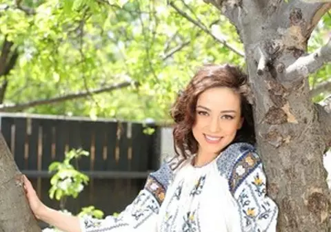 Olivia Steer, FOARTE MÂNDRĂ de ia cusută de bunica ei la începutul secolului! 