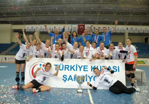 Câștigătoare a Cupei Turciei, Talida Tolnai își încurajează fostele colege de la Oltchim în semifinala cu Gyor: ”Nu vă dați bătute nicio secundă!”