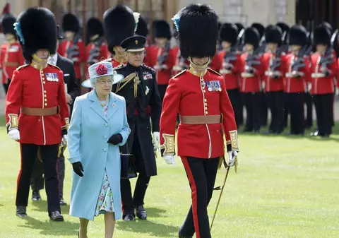 Regina Marii Britanii suferă de o BOALĂ "RUŞINOASĂ"? Vezi de la cine ar fi putut să o ia!