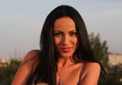 SCANDAL cu FILIPINEZE! Rocsana Marcu, acuzată de înșelătorie: "Bona trimisă de ea mi-a furat bijuterii!". Află pentru ce vedetă lucrează acum dădaca!