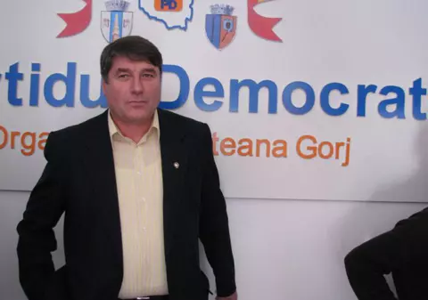 Fost senator, jucător la casino, a câștigat o mașină | FOTO