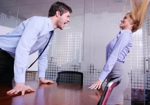 Şocant: Top cerinţe ciudate la job. Tu ce ai face dacă şeful ţi-ar cere asta?