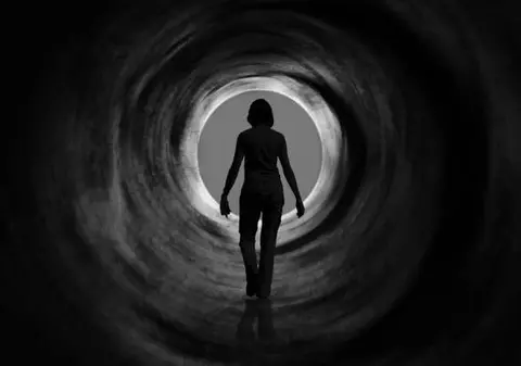 Bizar: Top 4 sinucideri misterioase. Cum îţi explici asta?