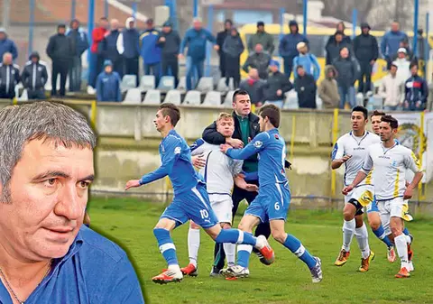 O echipă de juniori de la Academia Hagi - probleme cu disciplina!