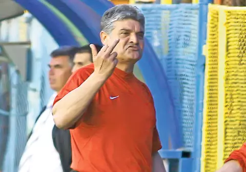 După ce Mircea Sandu a pretins că nu ar avea cu cine să-l schimbe pe Victor Piţurcă, Ioan Andone contraatacă: «Selecţionerul se pune pe prietenii!»