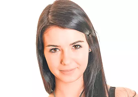 Cu ce înlocuieşti vopseaua din comerţ! Fierbe sfeclă şi coji de ceapă, ca să ai pe masa de Paşte ouă roşii