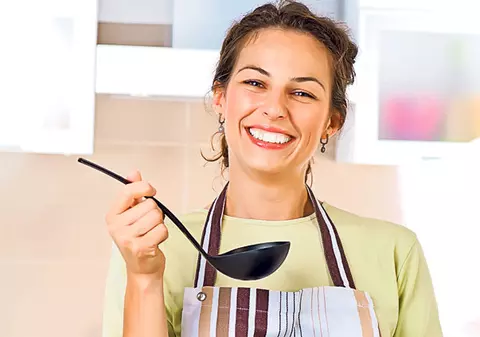 Iată cum se întreţin vasele de bucătărie pentru a nu risca să le strici atunci când găteşti sau le speli