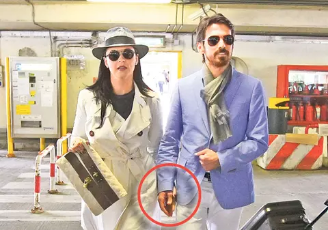 EXCLUSIV | S-au întors ca doi îndrăgostiţi din aventura de la Bistriţa! Andreea Marin, în ipostaze tandre cu  iubitul ei turc | FOTO