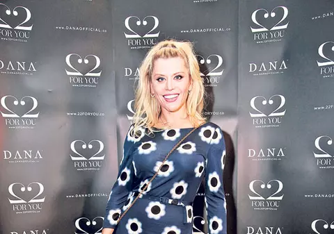 A spart 10.000 de lei într-o oră! Loredana şi-a umplut şifonierul cu haine cu motive etno şi ţigăneşti | FOTO