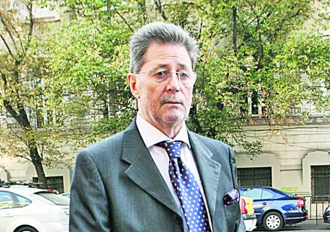 Cornel Dinu și-a cinstit invitații cu tort roz, la botezul nepoatei! FOTO