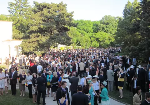 Uite cum s-au distrat românii la "PETRECEREA REGALĂ"! FOTO