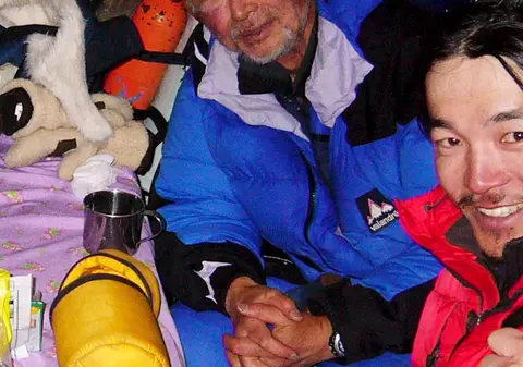 PERFORMANŢA CARE A UIMIT LUMEA! Un japonez de 80 de ani a ajuns în vârful Everestului! FOTO