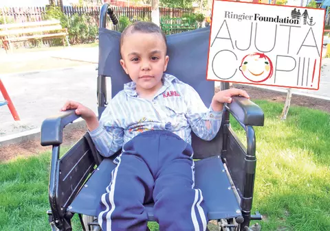 Să-l ajutăm pe Dragoş! Un băieţel de 5 ani se luptă cu o tumoră cerebrală