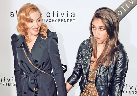 Lourdes, fiica de 16 ani a cântăreţei Madonna, nu mai suportă comportamentul divei: «Mamă, mi-e ruşine cu tine!»