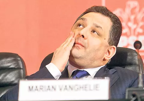 Vanghelie se pune pe învăţat! Va toci la engleză, la thailandeză şi va lua lecţii de masaj