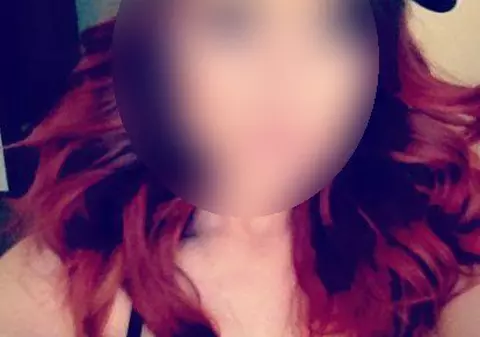 Vă vine să credeţi că a născut? Aşa arată abdomenul perfect al unei cântăreţe de la noi! | FOTO