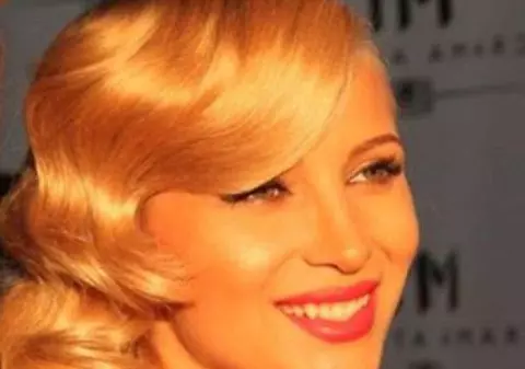 Lora, ENERVATĂ de SURORILE LESBIENE. Vezi ce reacţie are artista | FOTO INCENDIARE ÎN ARTICOL