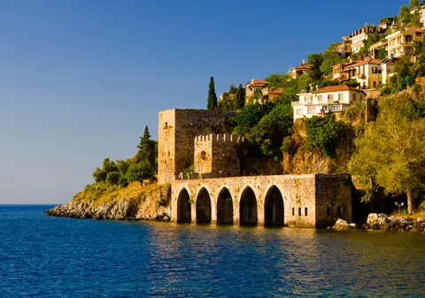 Pirati, narghilele si vestigii istorice in Alanya
